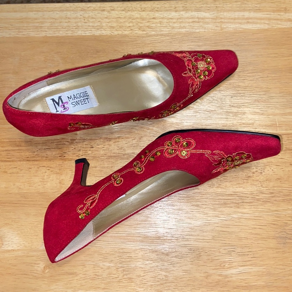 NWOT Maggie Sweet by Daniel Kiviat Ornament Heel in Cherry